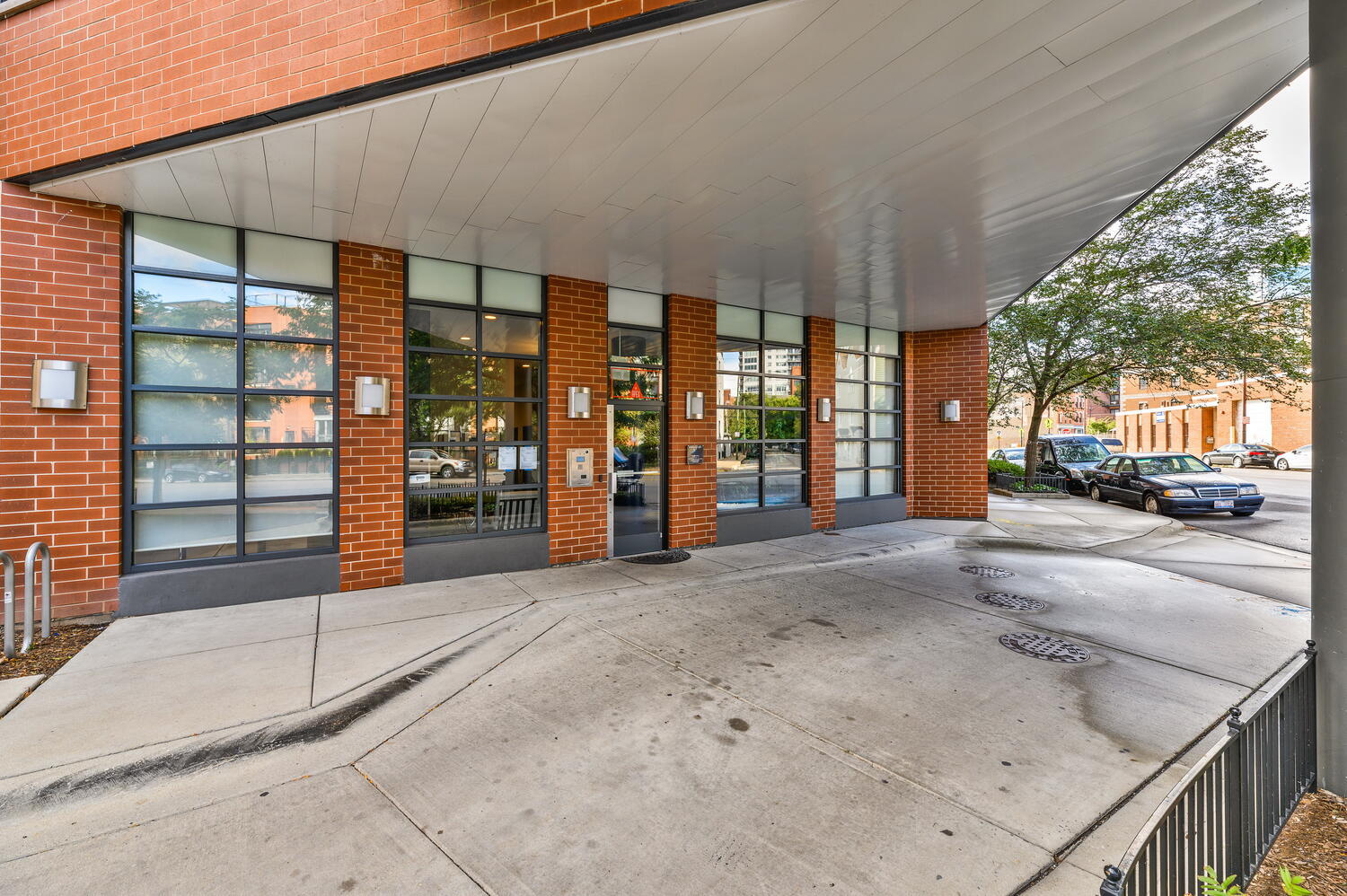 859 West Erie Street, Unit 604 Chicago, IL 60642 - Photo 2 of 32 a view of parking area