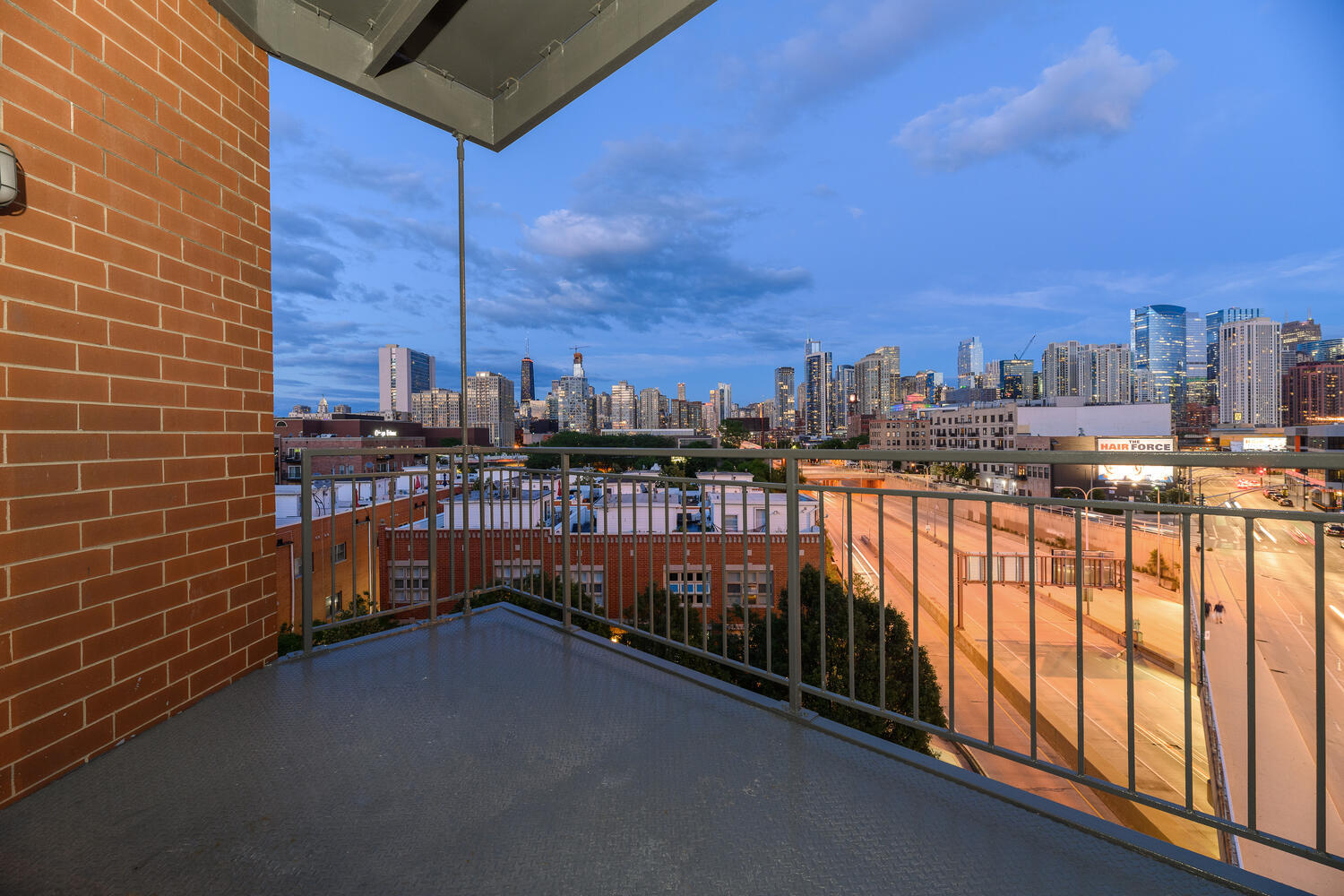 859 West Erie Street, Unit 604 Chicago, IL 60642 - Photo 25 of 32 a view of city from balcony