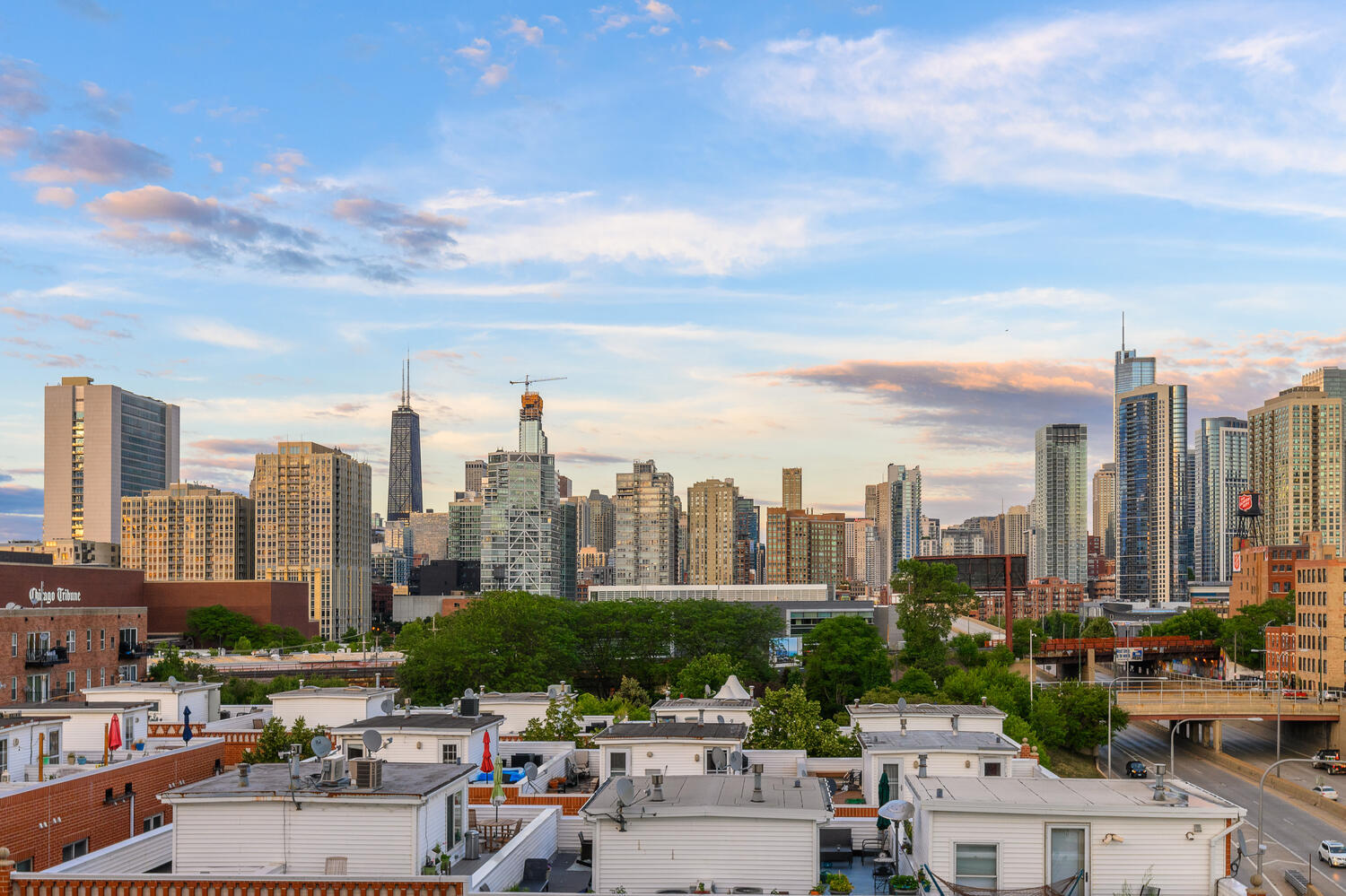 859 West Erie Street, Unit 604 Chicago, IL 60642 - Photo 26 of 32 a view of a city with tall buildings
