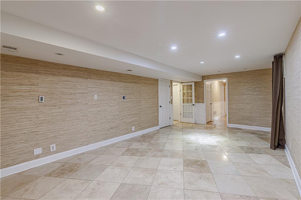 11030 Rene Street Lenexa, KS 66215 - Photo 28 of 39 Gallery Image 28