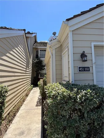 $5,450 | 451 Medford Court, Unit 102, Long Beach, CA 90803