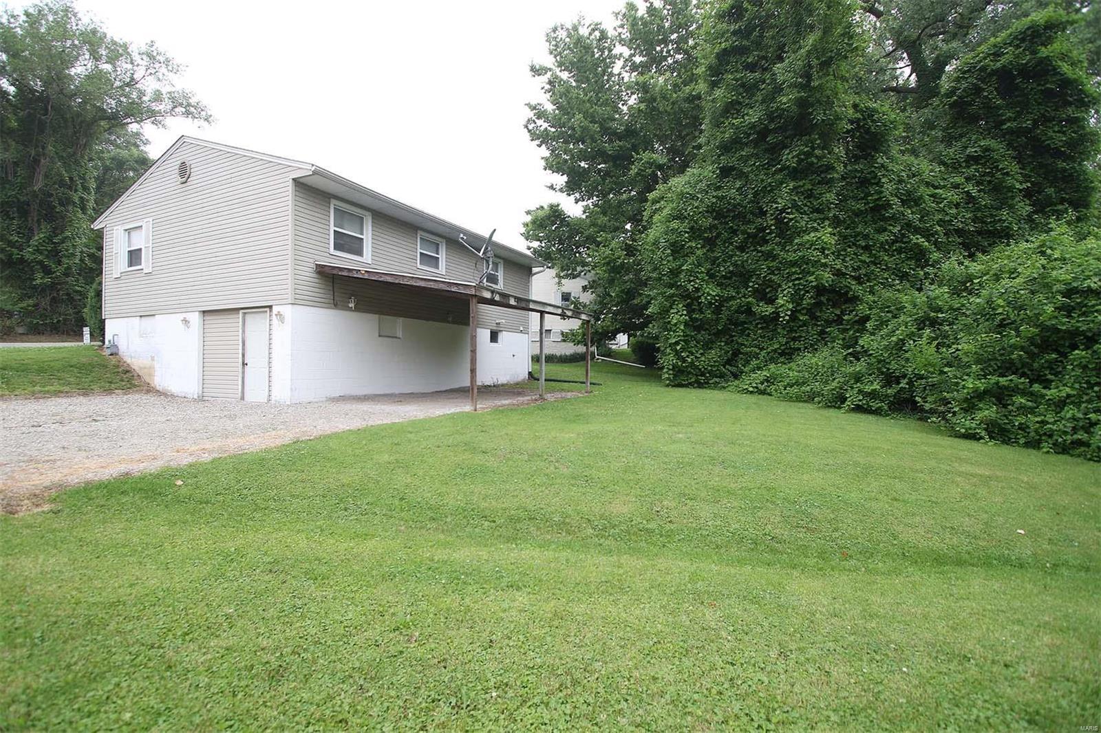 2001 Ridge Drive Alton, IL 62002 - Photo 2 of 12 Gallery Image 2