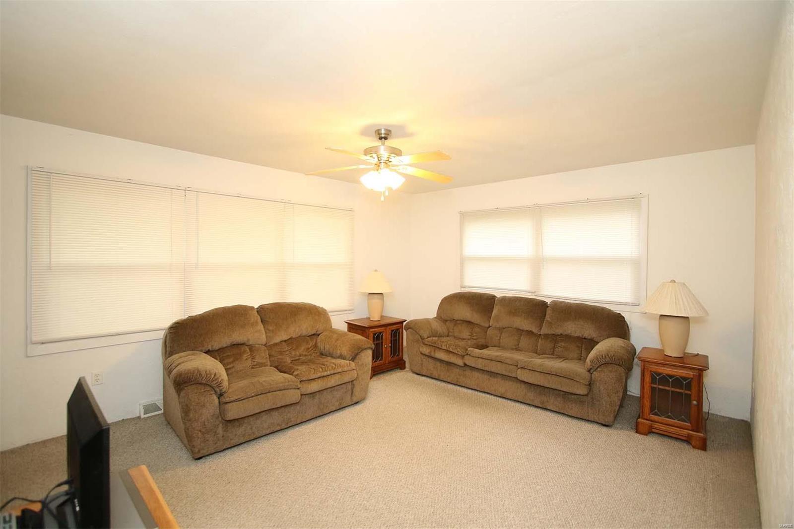 2001 Ridge Drive Alton, IL 62002 - Photo 5 of 12 Gallery Image 5