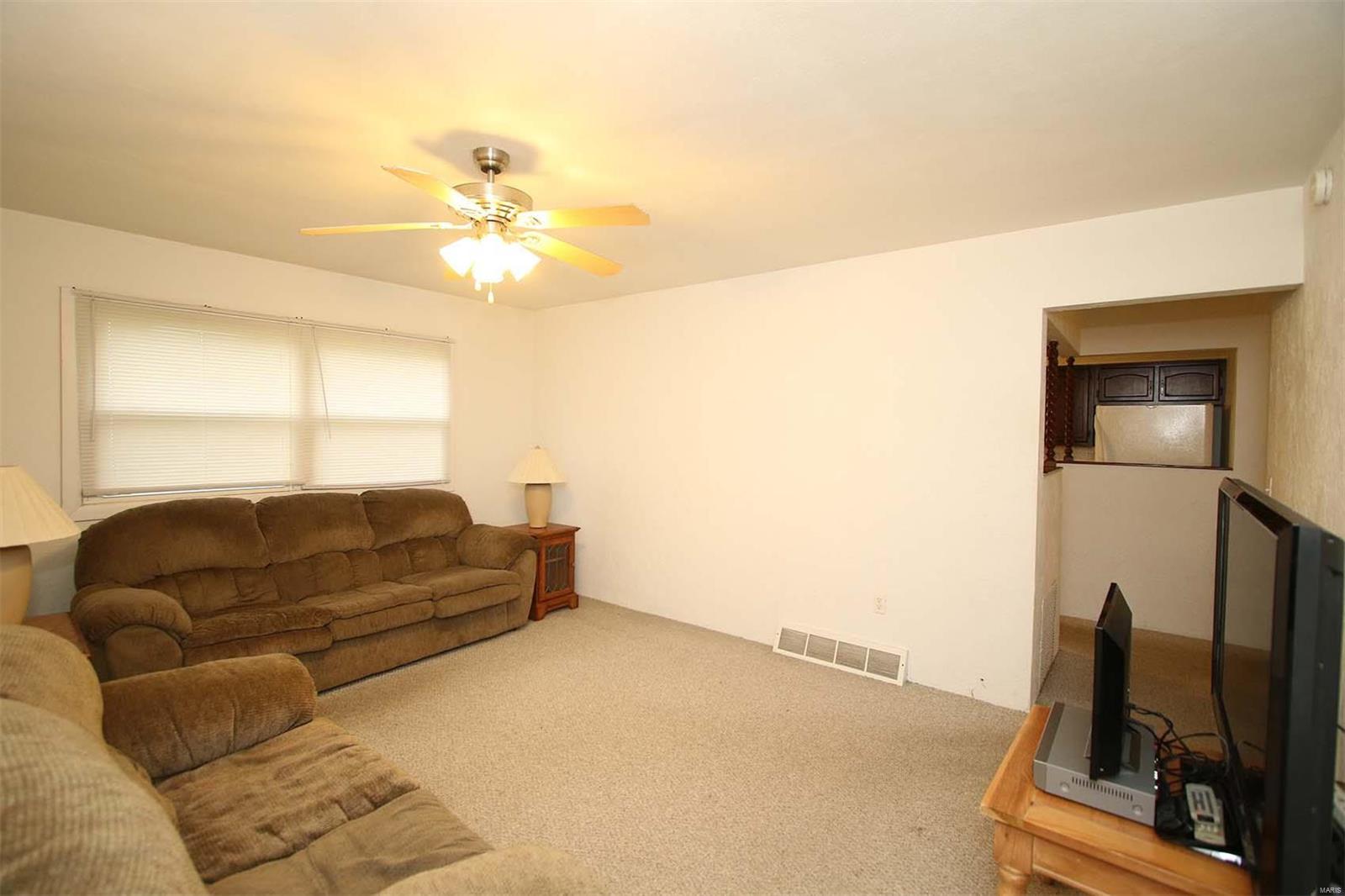 2001 Ridge Drive Alton, IL 62002 - Photo 6 of 12 Gallery Image 6