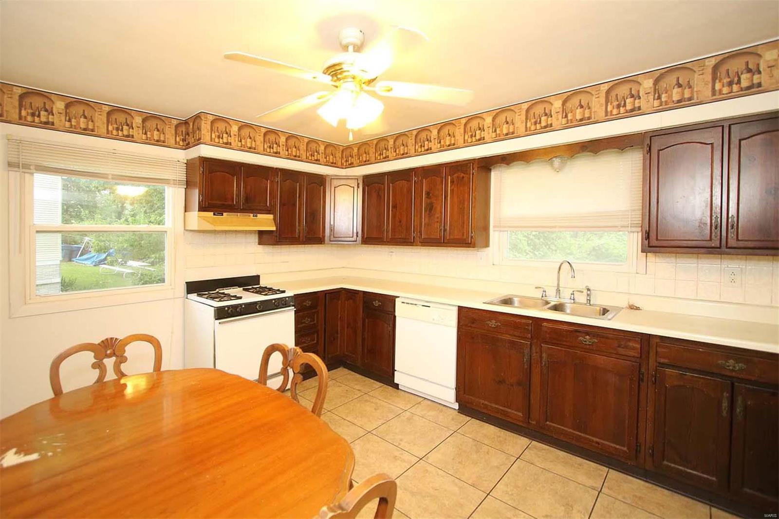 2001 Ridge Drive Alton, IL 62002 - Photo 7 of 12 Gallery Image 7