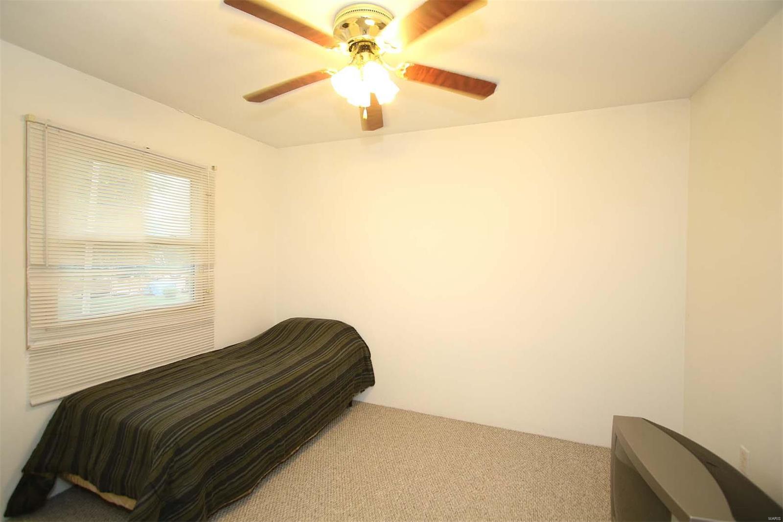 2001 Ridge Drive Alton, IL 62002 - Photo 10 of 12 Gallery Image 10