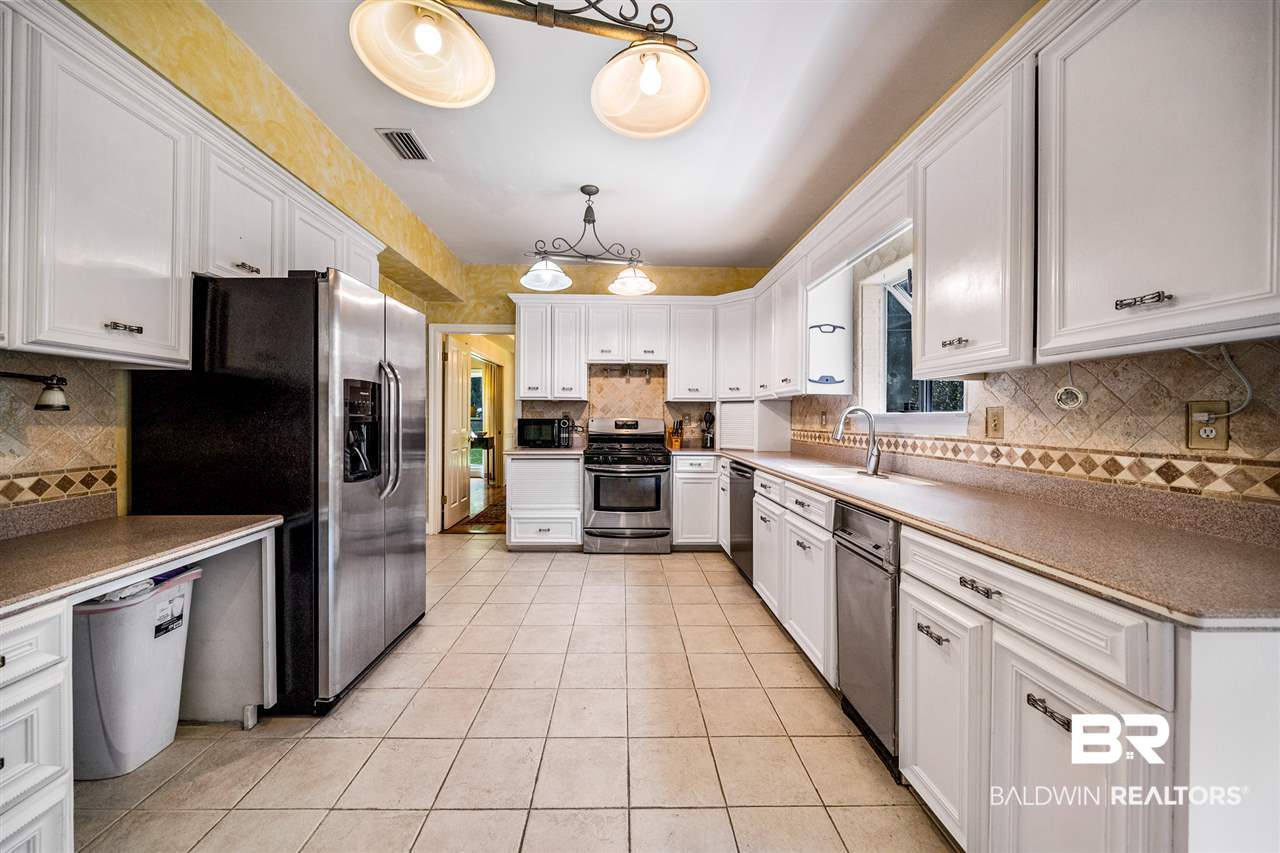 3949 Pembrocke Avenue Mobile, AL 36608 - Photo 10 of 27