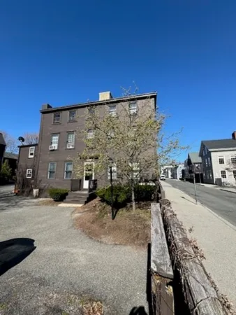 $1,645 | 25 State Street, Unit 1, Marblehead, MA 01945