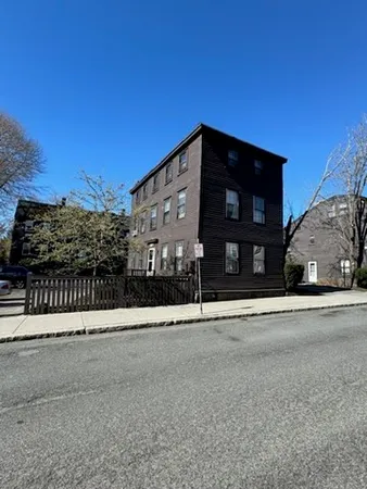 $1,645 | 25 State Street, Unit 1, Marblehead, MA 01945