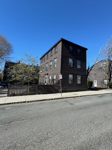 25 State Street, Unit 1 Marblehead, MA 01945 - Photo 2 of 8 a front view of a building