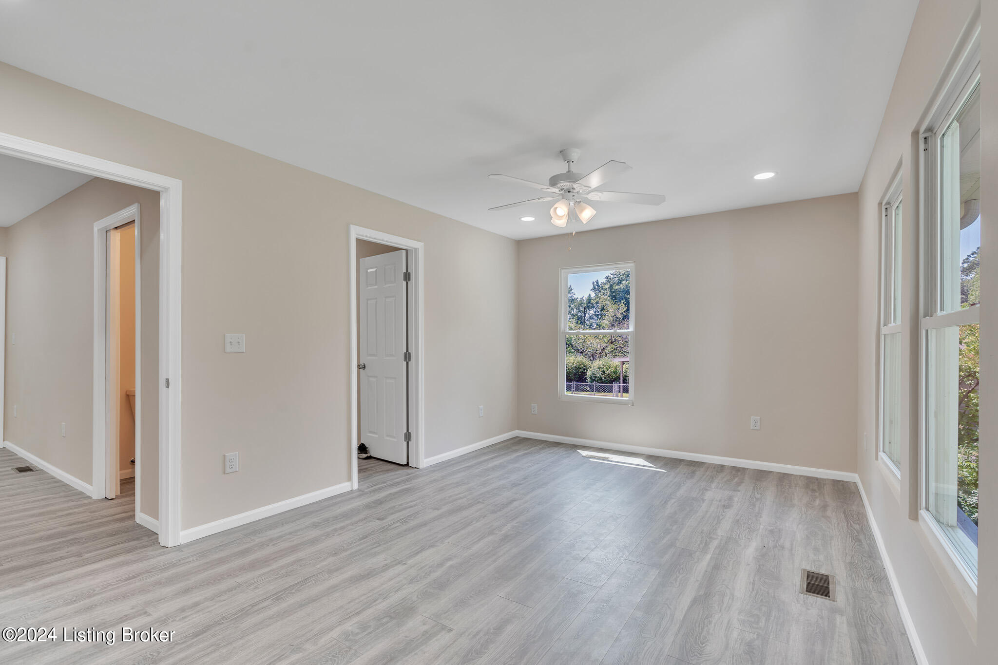 5357 Park Road Louisville, KY 40214 - Photo 21 of 54 Primary Bedroom