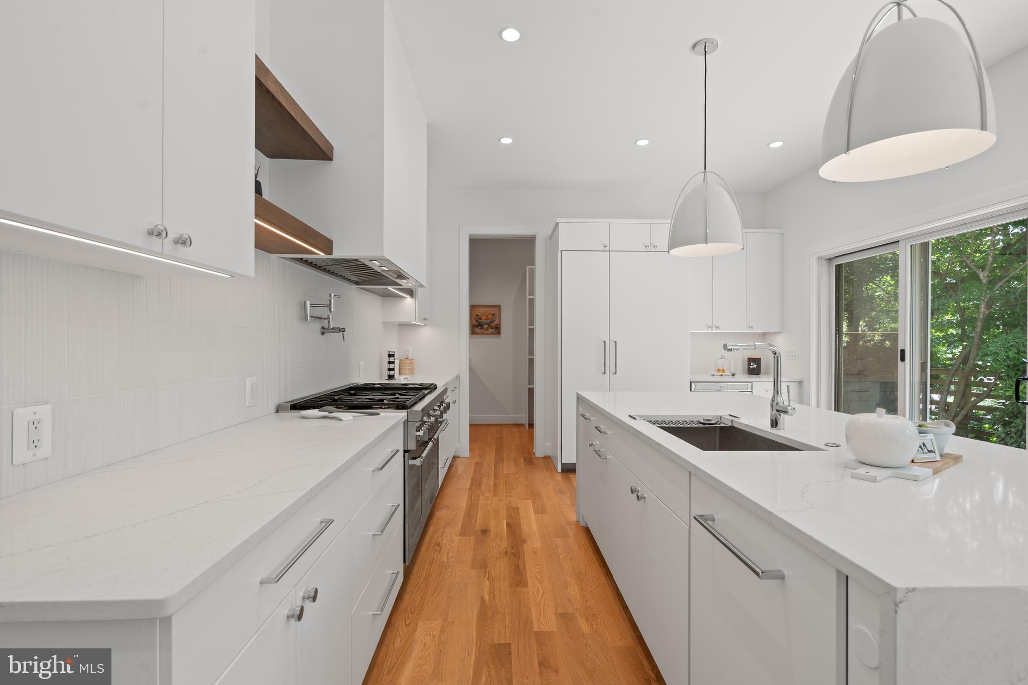 4806 Grantham Avenue Chevy Chase, MD 20815 - Photo 16 of 66