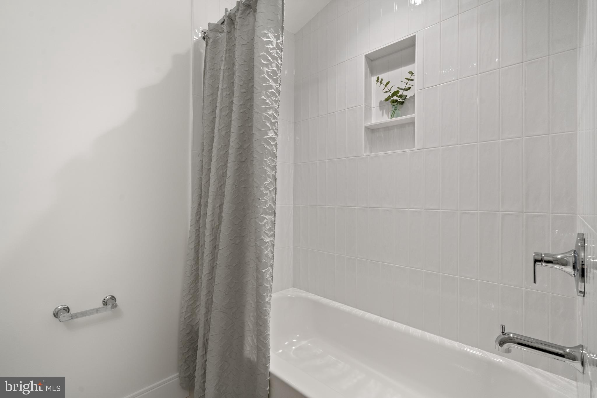 4806 Grantham Avenue Chevy Chase, MD 20815 - Photo 30 of 66