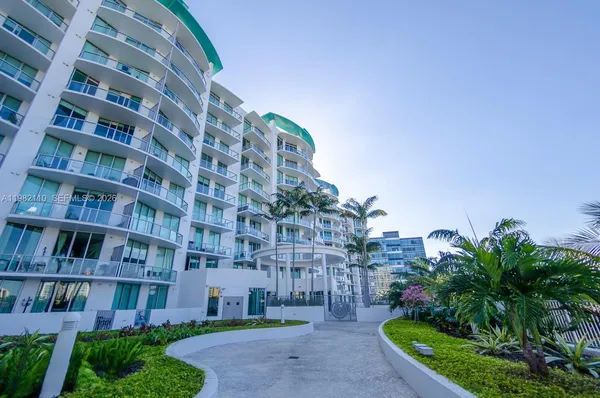 $2,950 | 3029 Northeast 188th Street, Unit 907, Aventura, FL 33180