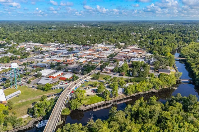 $330,000 | 877 Wild Leaf Loop, Conway, SC 29526