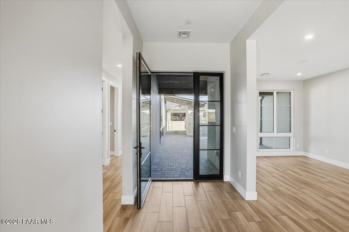 5646 Meridian Court Prescott, AZ 86305 - Photo 3 of 46 Foyer - 5646 Meridian Court