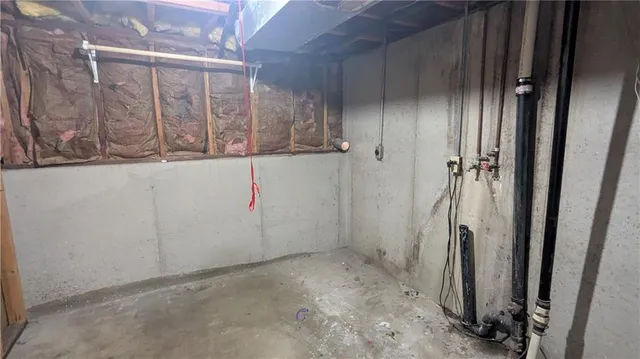 $175,000 | 13952 Falkirk Circle, Grandview, MO 64030