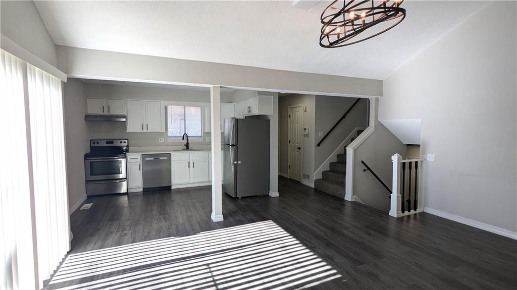 13952 Falkirk Circle Grandview, MO 64030 - Photo 10 of 40