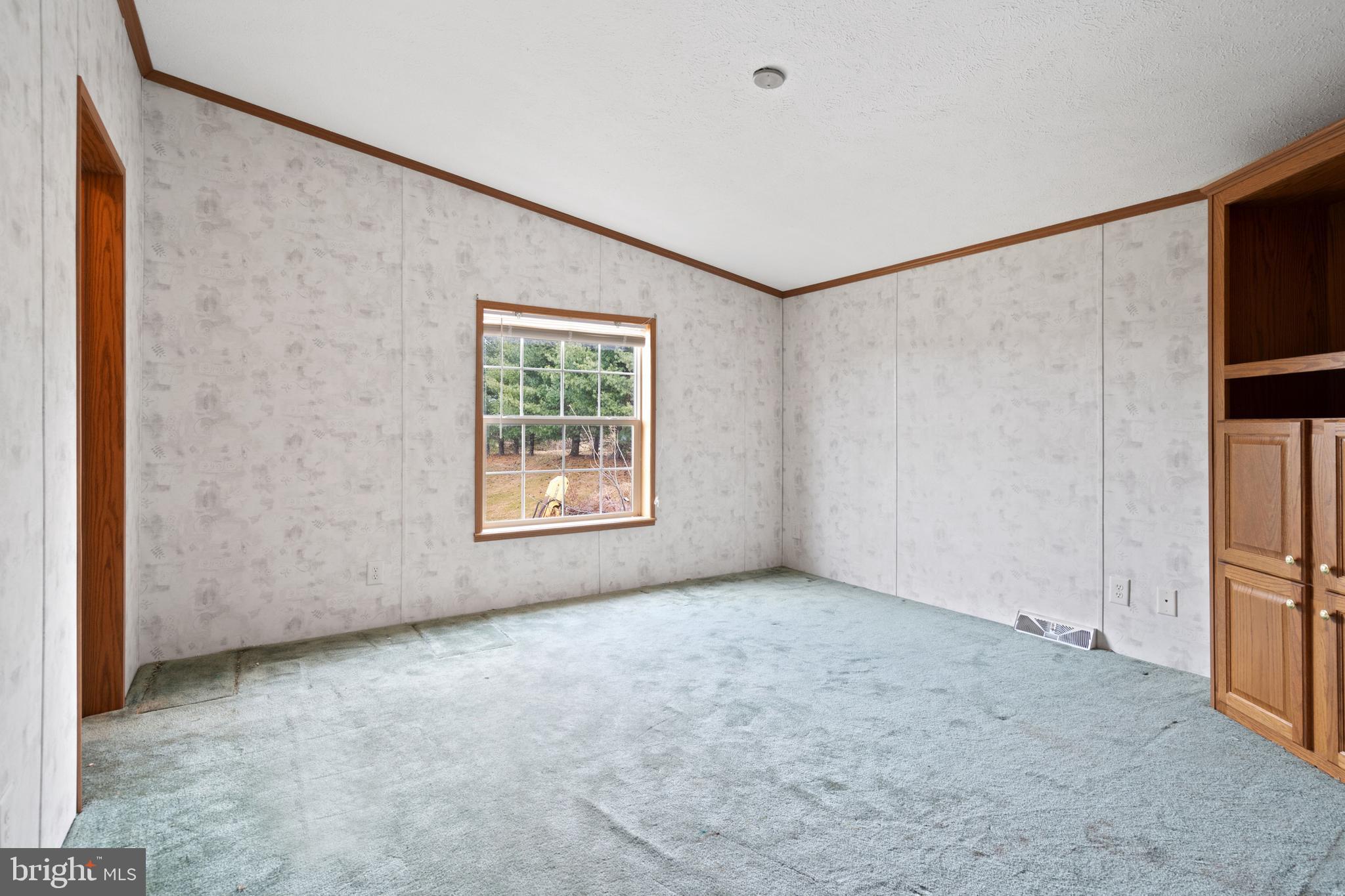 305 Bedington Road Martinsburg, WV 25404 - Photo 20 of 35 an empty room with windows