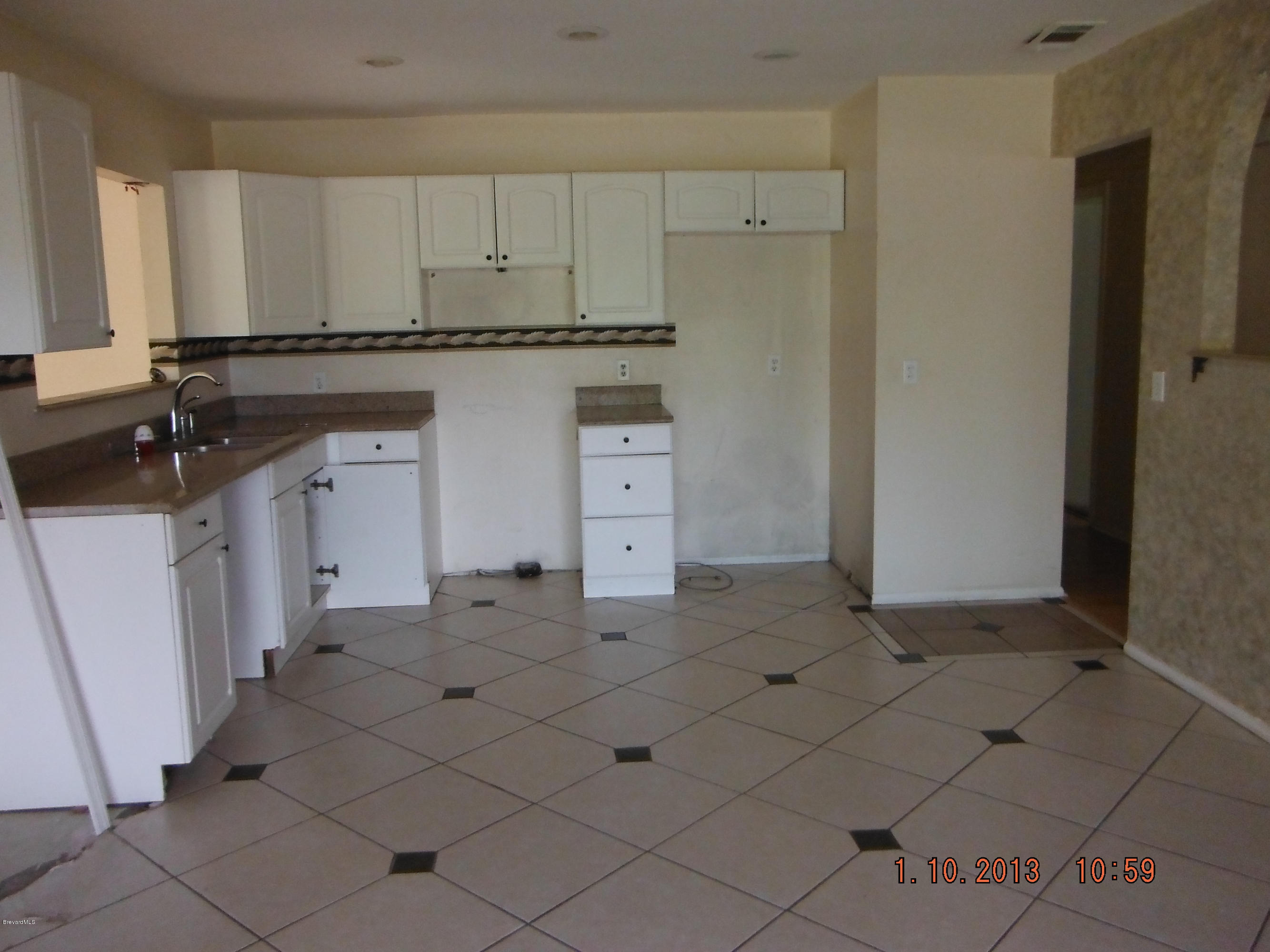 711 Riviera Drive Northeast Palm Bay, FL 32905 - Photo 3 of 12 DSCF3024