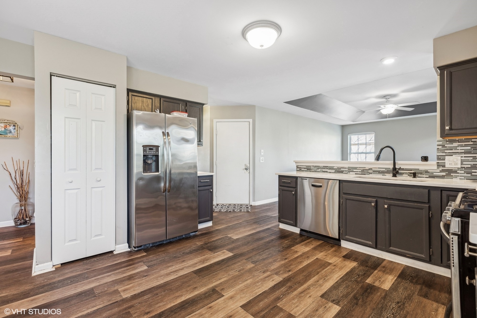 565 Surrey Ridge Drive Cary, IL 60013 - Photo 5 of 30