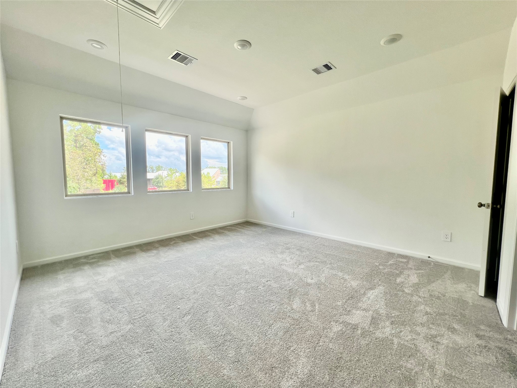 17771 Misty Brk Lane Conroe, TX 77302 - Photo 29 of 48 an empty room with windows