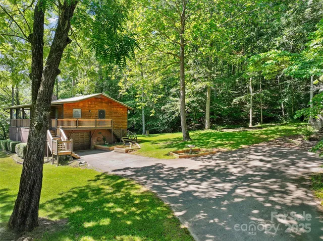 a view of a house with backyard and porch