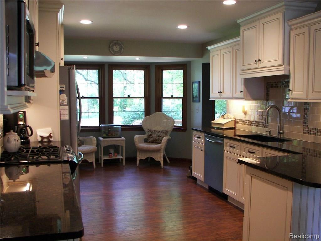 5638 Crooked Lake Road Howell, MI 48843 - Photo 8 of 28 100_6207.JPG
