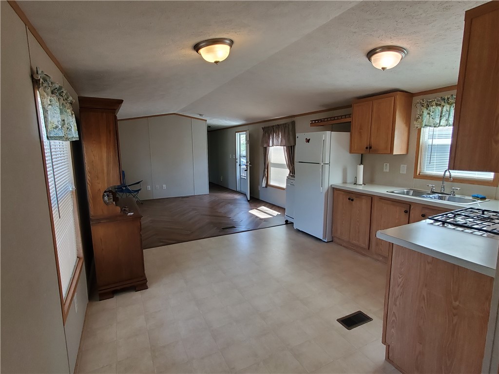 65 Wright Way Coventry, RI 02816 - Photo 8 of 25 Gallery Image 8