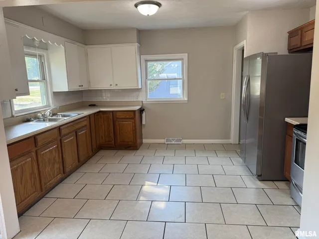 $1,100 | 2826 West 47th Street, Davenport, IA 52806