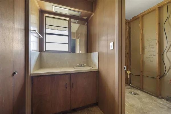 $975,000 | 9830 County Road 4028, Kemp, TX 75143