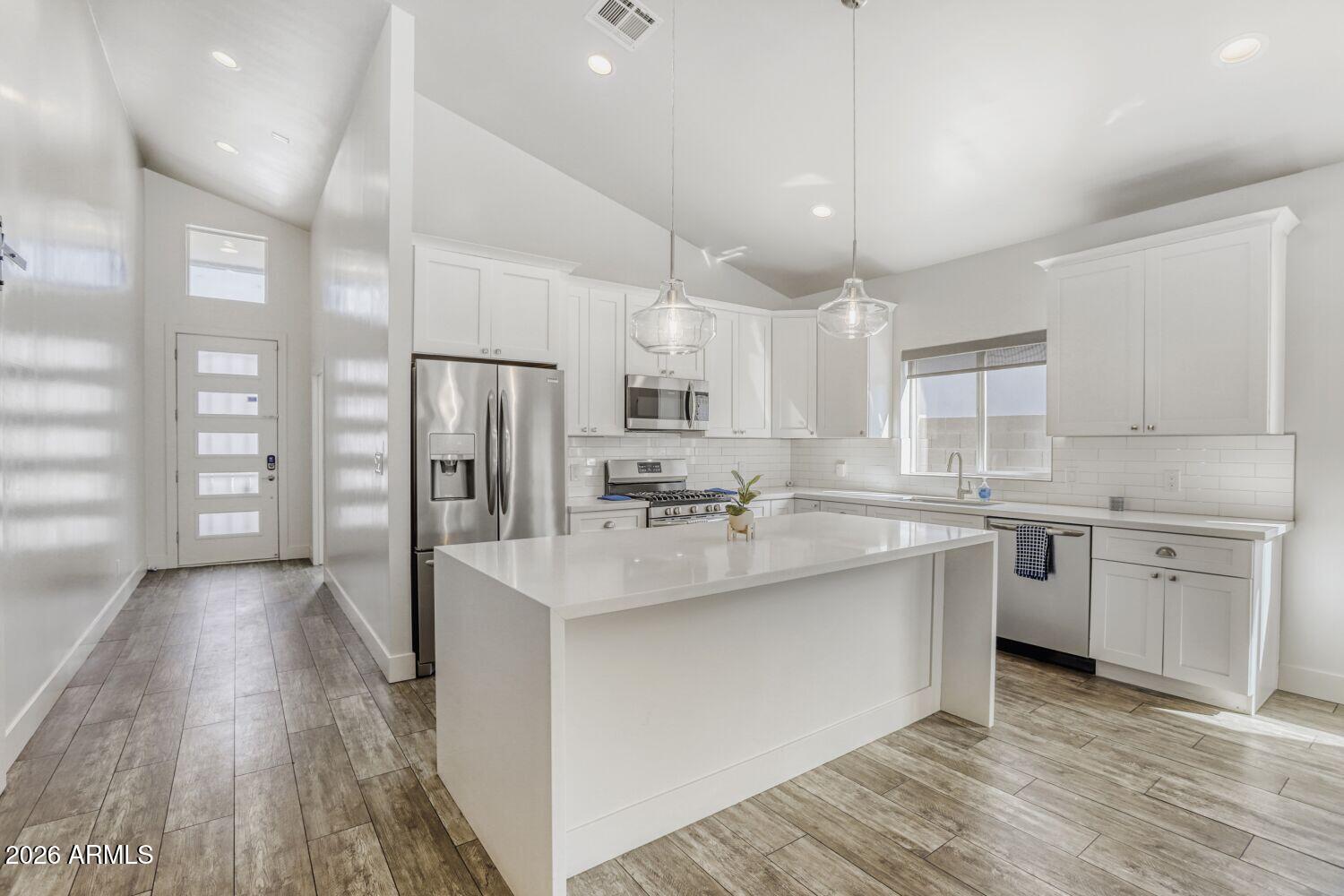 1005 East Weldon Avenue Phoenix, AZ 85014 - Photo 5 of 33 Kitchen Island