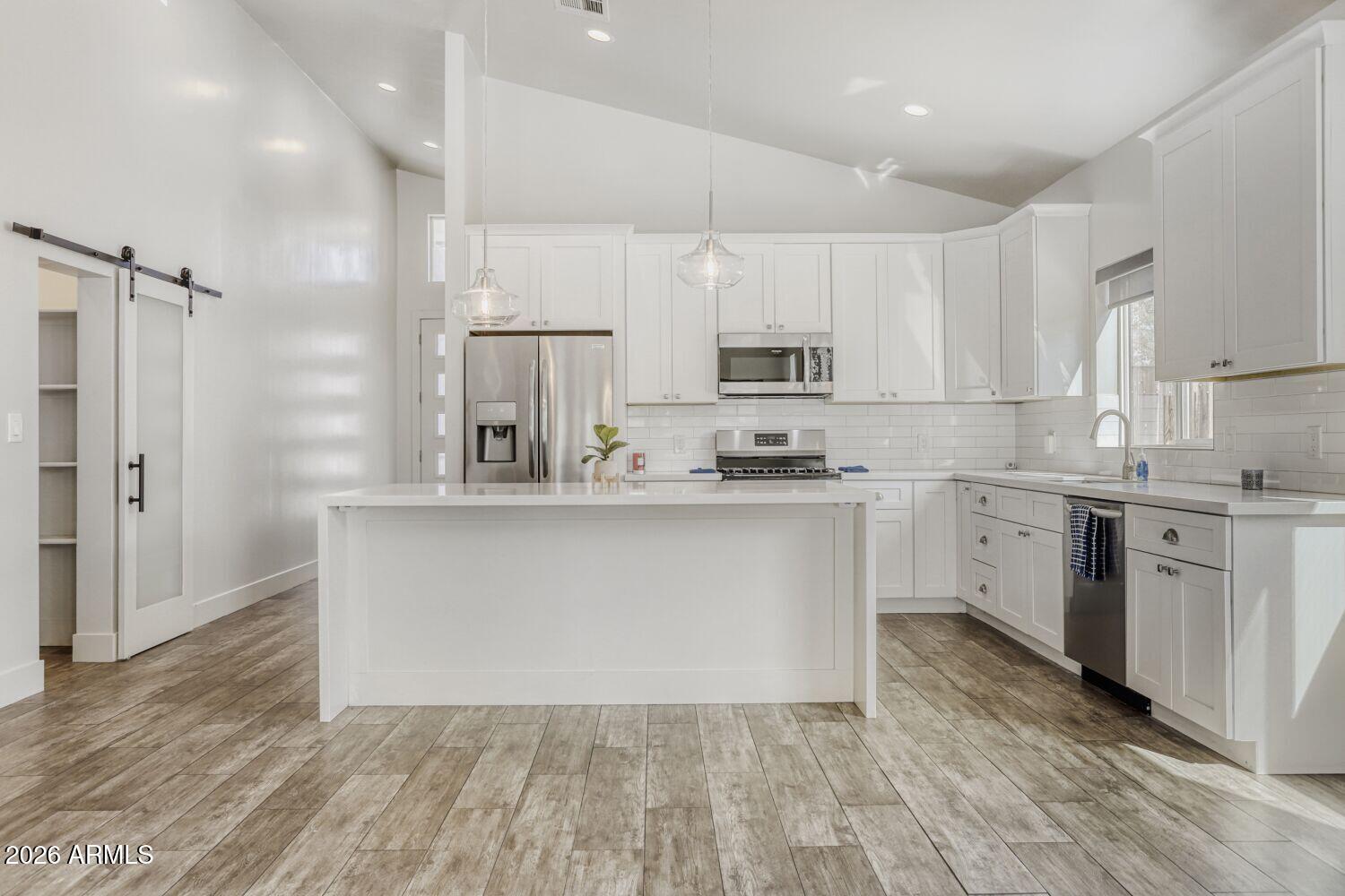 1005 East Weldon Avenue Phoenix, AZ 85014 - Photo 7 of 33 Kitchen