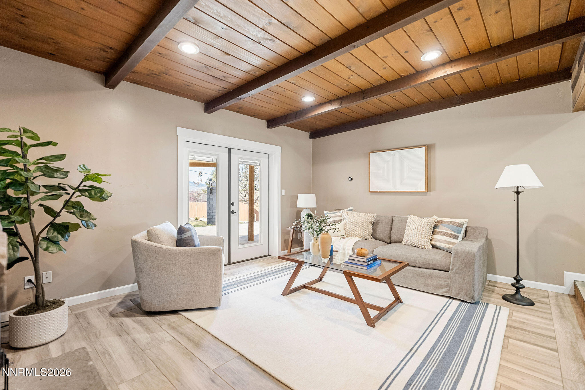 14675 Chamy Drive Reno, NV 89521 - Photo 19 of 86 a living room with furniture and a potted plant