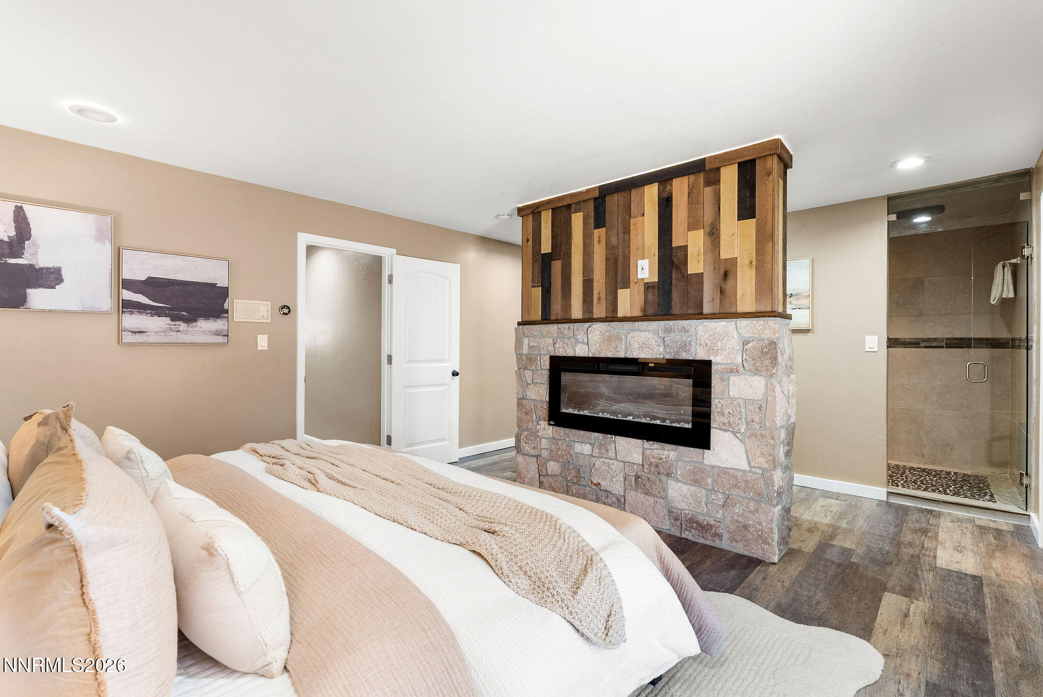 14675 Chamy Drive Reno, NV 89521 - Photo 63 of 86 a spacious bedroom with a bed and a fireplace