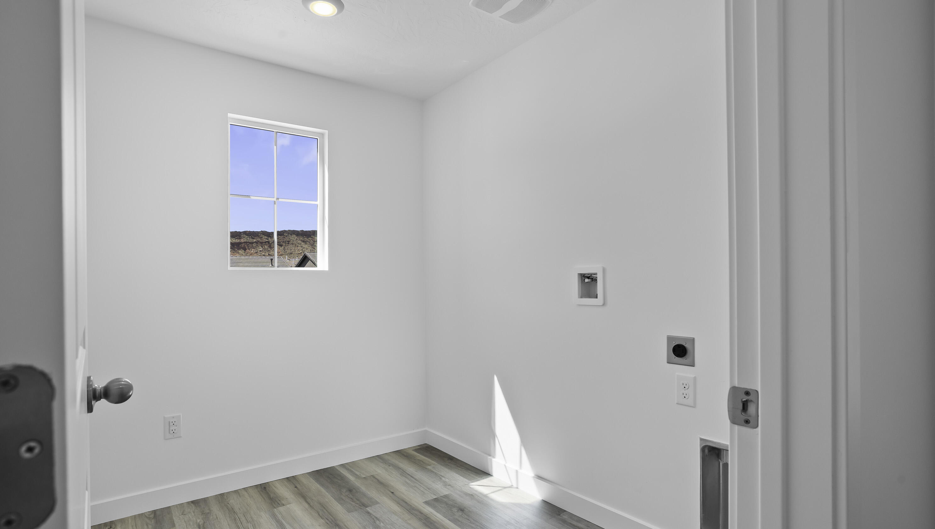 1576 South Fins Road, Unit 4171 Washington, UT 84780 - Photo 27 of 49 Bryce Laundry room