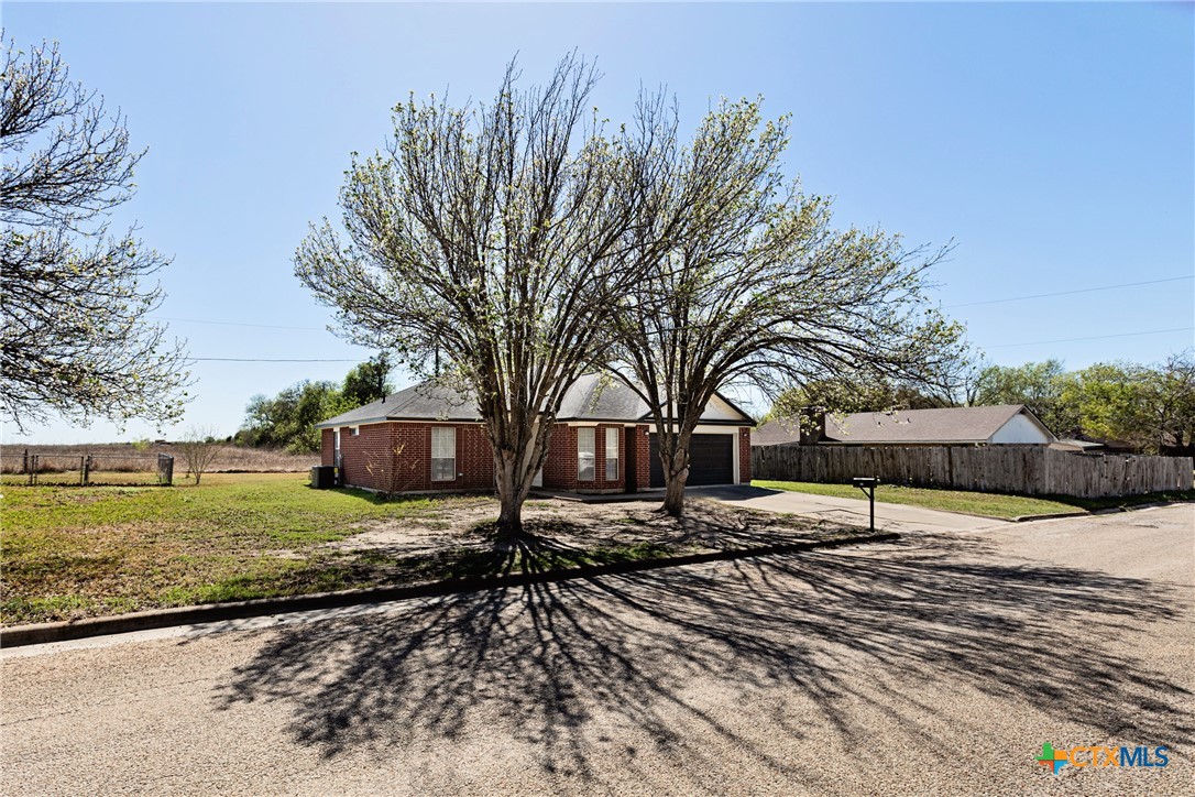 809 Steven Street Troy, TX 76579 - Photo 3 of 35