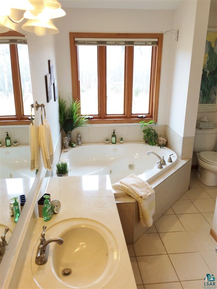 4508 Vermilion Road Duluth, MN 55803 - Photo 12 of 24 Master bathroom