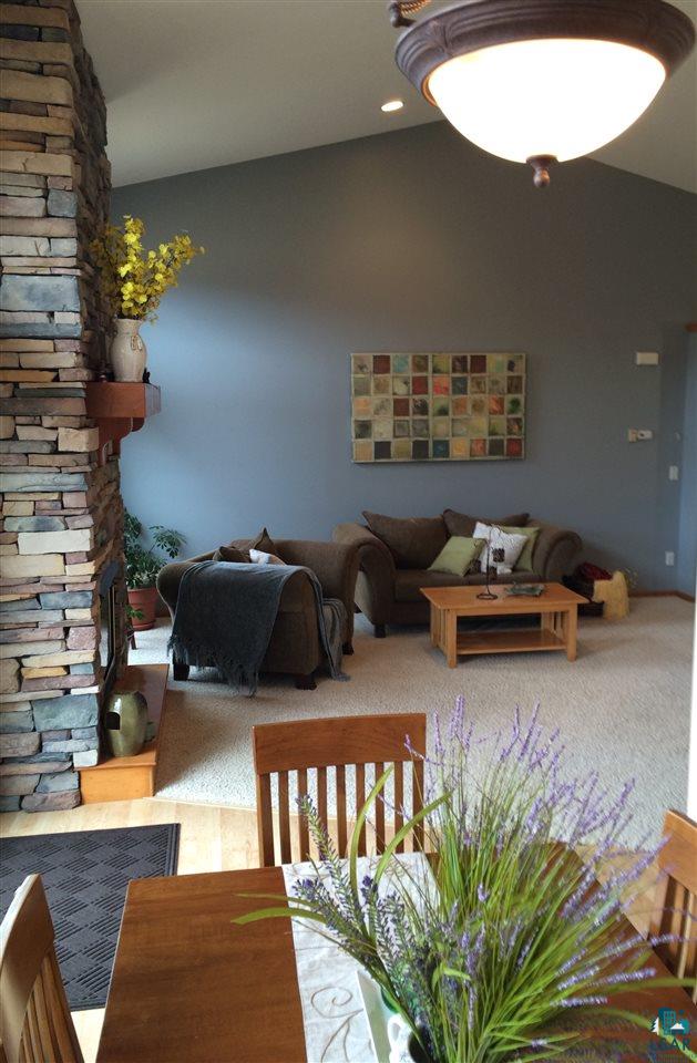 4508 Vermilion Road Duluth, MN 55803 - Photo 3 of 24 Livingroom