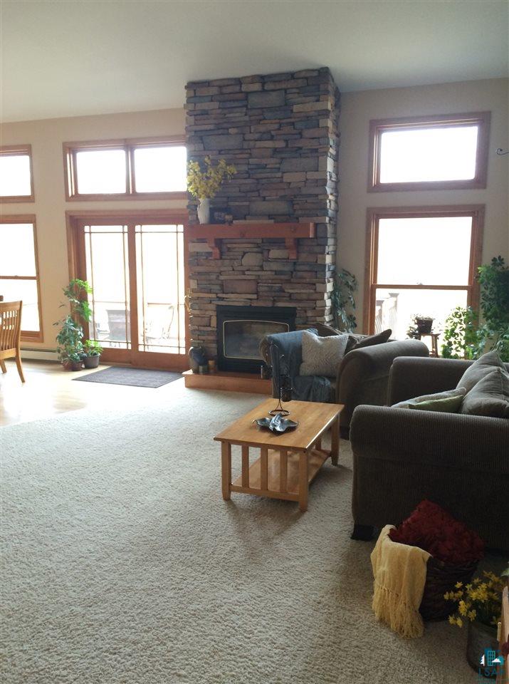 4508 Vermilion Road Duluth, MN 55803 - Photo 5 of 24 Livingroom