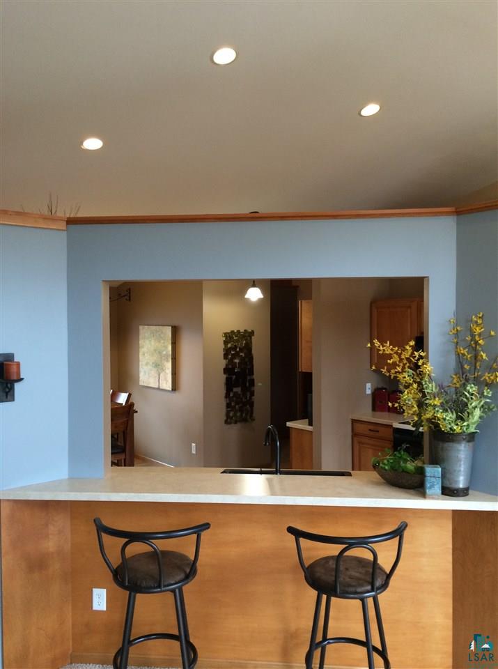4508 Vermilion Road Duluth, MN 55803 - Photo 7 of 24 Unique breakfast bar