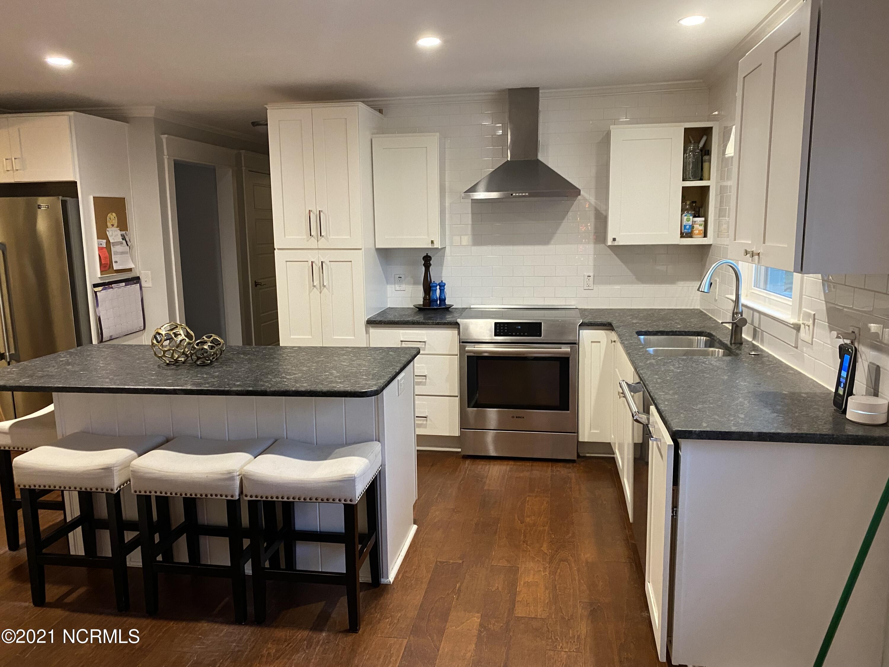313 Buccaneer Road Wilmington, NC 28409 - Photo 4 of 17 568F7651-4226-4BAA-963B-680E335D2C9F