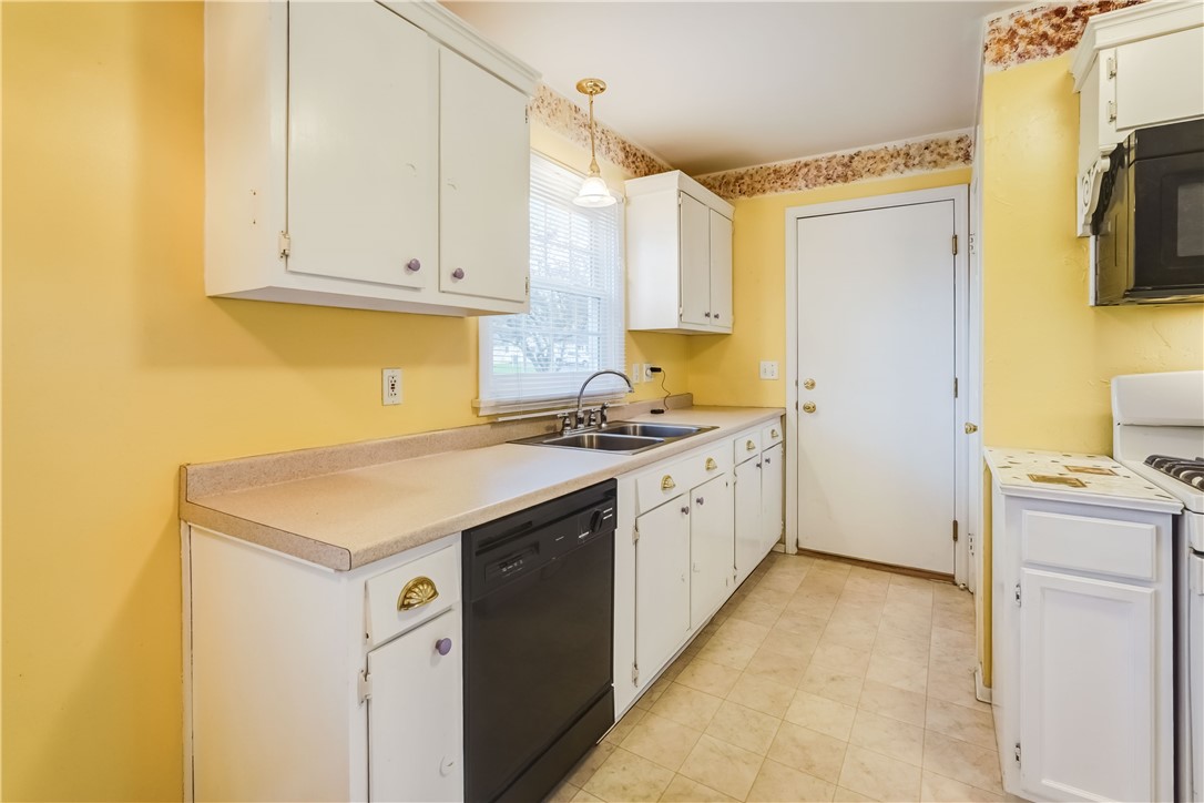 94 Tomahawk Trail Henrietta, NY 14467 - Photo 14 of 36