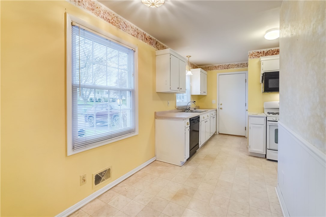 94 Tomahawk Trail Henrietta, NY 14467 - Photo 16 of 36