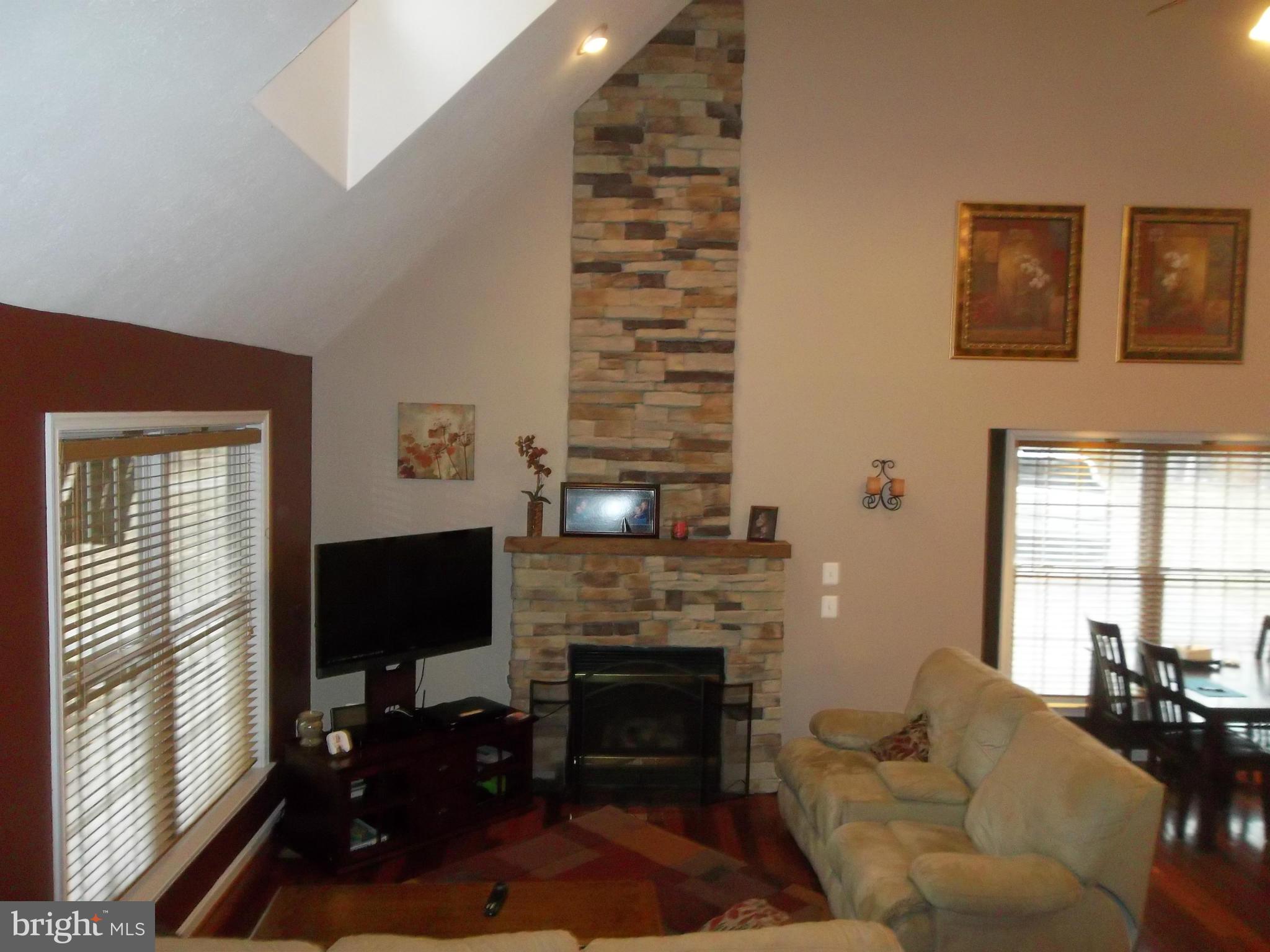 190 Hickory Road Front Royal, VA 22630 - Photo 11 of 27 Living Room