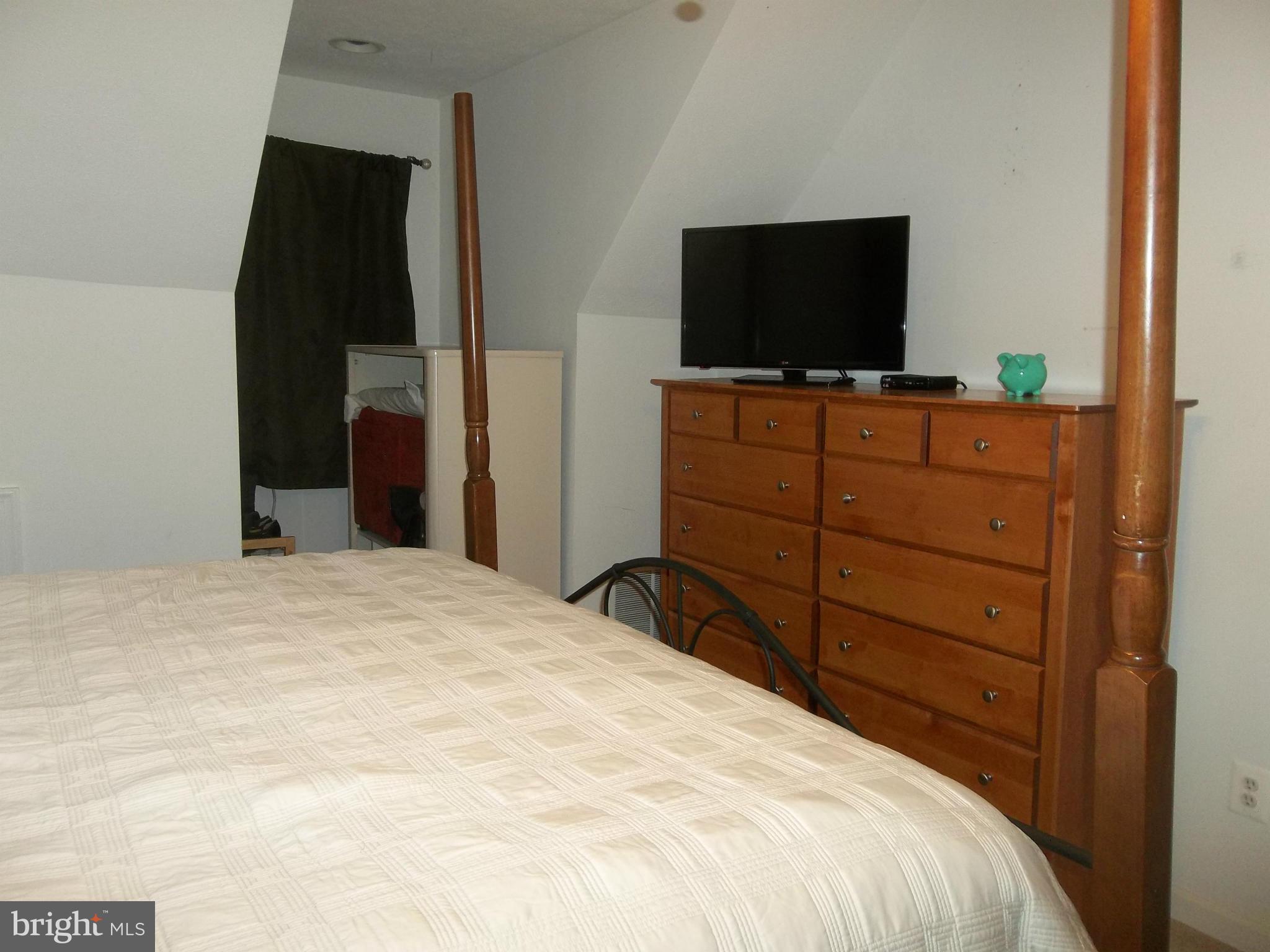 190 Hickory Road Front Royal, VA 22630 - Photo 23 of 27 Bedroom (Master)