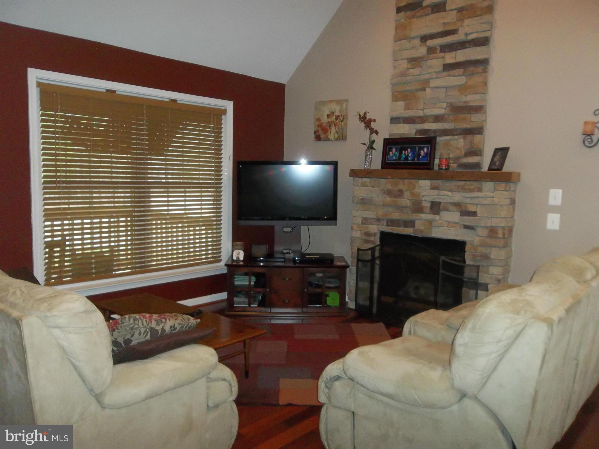 190 Hickory Road Front Royal, VA 22630 - Photo 9 of 27 Living Room