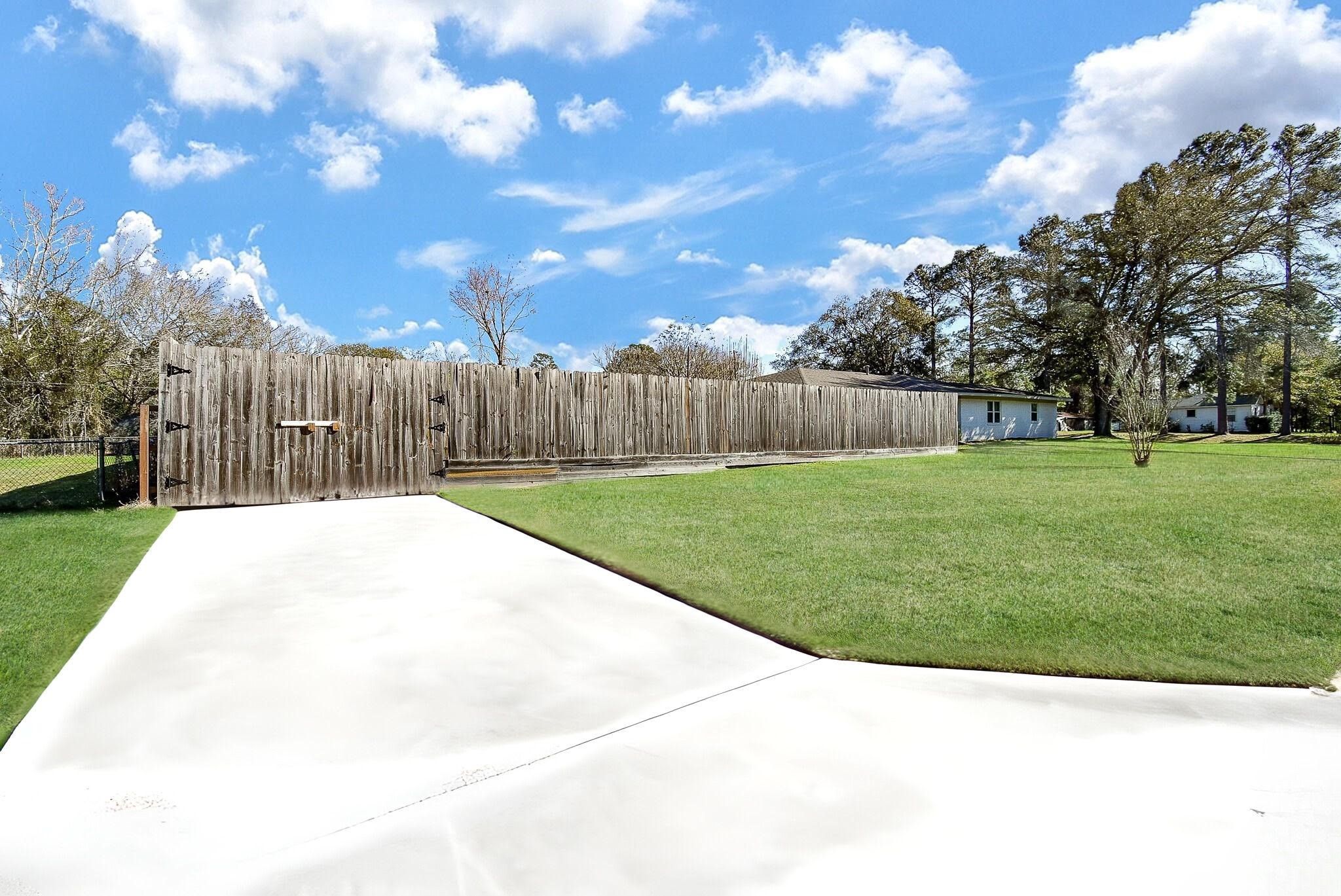 2146 17th Street Hempstead, TX 77445 - Photo 6 of 50 a view of a backyard