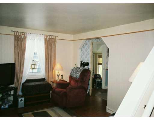 135 South Duffy Road Butler, PA 16001 - Photo 4 of 8 Living Room.
