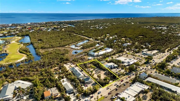 $2,950,000 | 1625 Periwinkle Way, Sanibel, FL 33957